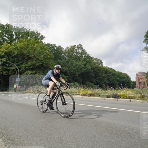 14.09.2025 - Stadtparktriathlon Michael Burmester http://msf.ph/oto/8893274 14.09.2025 11:44:10 Radfahren 925, 996, 1027, 1115 meine-sportfotos.de