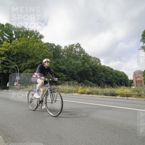 14.09.2025 - Stadtparktriathlon Michael Burmester http://msf.ph/oto/8893275 14.09.2025 11:44:15 Radfahren 925, 996, 1027, 1115 meine-sportfotos.de