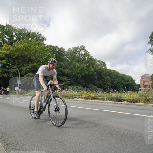 14.09.2025 - Stadtparktriathlon Michael Burmester http://msf.ph/oto/8893276 14.09.2025 11:44:16 Radfahren 925, 996, 1026, 1115 meine-sportfotos.de