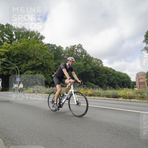 14.09.2025 - Stadtparktriathlon Michael Burmester http://msf.ph/oto/8893280 14.09.2025 11:44:28 Radfahren 931, 944, 973, 982, 989, 1009, 1026, 1040, 1051, 1085 meine-sportfotos.de