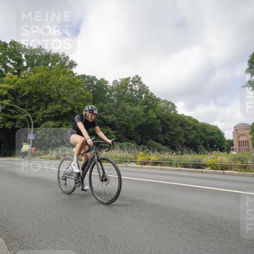 14.09.2025 - Stadtparktriathlon Michael Burmester http://msf.ph/oto/8893283 14.09.2025 11:44:30 Radfahren 931, 938, 944, 973, 982, 989, 1009, 1026, 1040, 1051, 1085 meine-sportfotos.de