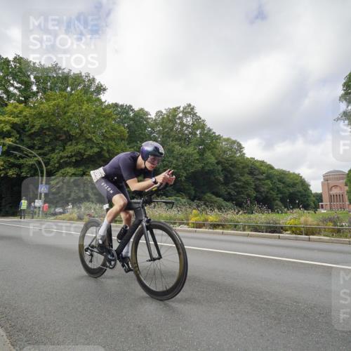 14.09.2025 - Stadtparktriathlon Michael Burmester http://msf.ph/oto/8893295 14.09.2025 11:44:45 Radfahren 995, 1018, 1043, 1080, 1102 meine-sportfotos.de