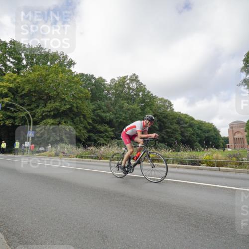 14.09.2025 - Stadtparktriathlon Michael Burmester http://msf.ph/oto/8893297 14.09.2025 11:44:49 Radfahren 987, 1018, 1043, 1080, 1102, 1107 meine-sportfotos.de