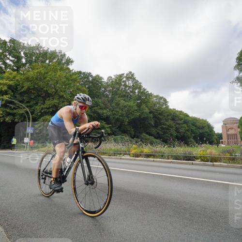 14.09.2025 - Stadtparktriathlon Michael Burmester http://msf.ph/oto/8893307 14.09.2025 11:45:27 Radfahren 963, 1033, 1039, 1064, 1078 meine-sportfotos.de
