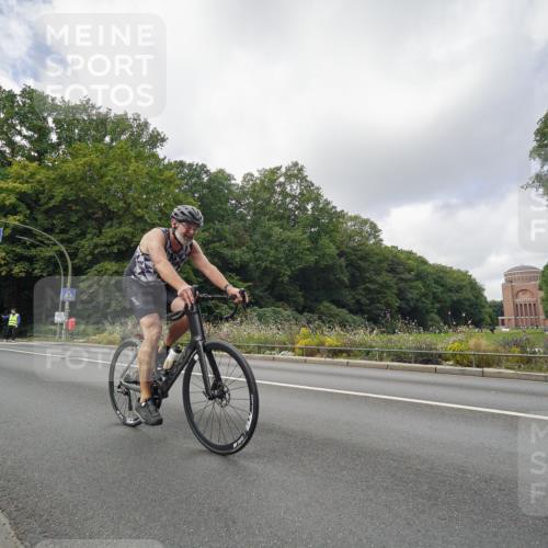 14.09.2025 - Stadtparktriathlon Michael Burmester http://msf.ph/oto/8893309 14.09.2025 11:45:34 Radfahren 963, 975, 981, 1033, 1064 meine-sportfotos.de