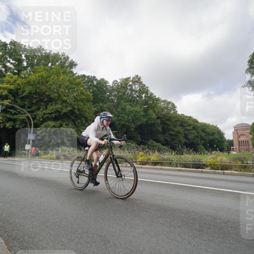 14.09.2025 - Stadtparktriathlon Michael Burmester http://msf.ph/oto/8893312 14.09.2025 11:45:39 Radfahren 963, 975, 981, 1064 meine-sportfotos.de