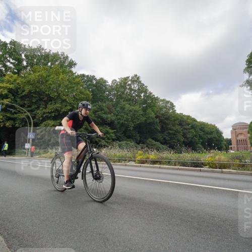 14.09.2025 - Stadtparktriathlon Michael Burmester http://msf.ph/oto/8893314 14.09.2025 11:45:41 Radfahren 963, 975, 981 meine-sportfotos.de