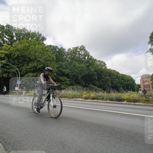 14.09.2025 - Stadtparktriathlon Michael Burmester http://msf.ph/oto/8893316 14.09.2025 11:46:01 Radfahren 837, 924, 1047 meine-sportfotos.de