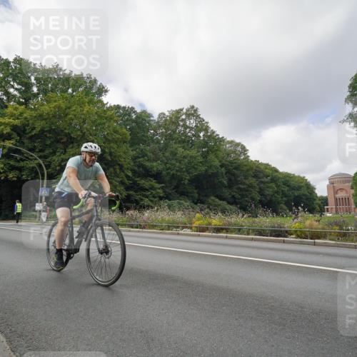 14.09.2025 - Stadtparktriathlon Michael Burmester http://msf.ph/oto/8893318 14.09.2025 11:46:04 Radfahren 837, 924, 1047, 1096 meine-sportfotos.de
