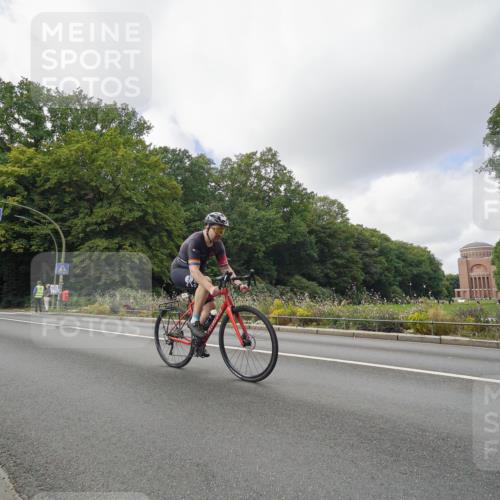 14.09.2025 - Stadtparktriathlon Michael Burmester http://msf.ph/oto/8893319 14.09.2025 11:46:12 Radfahren 1046, 1067, 1096, 1099 meine-sportfotos.de