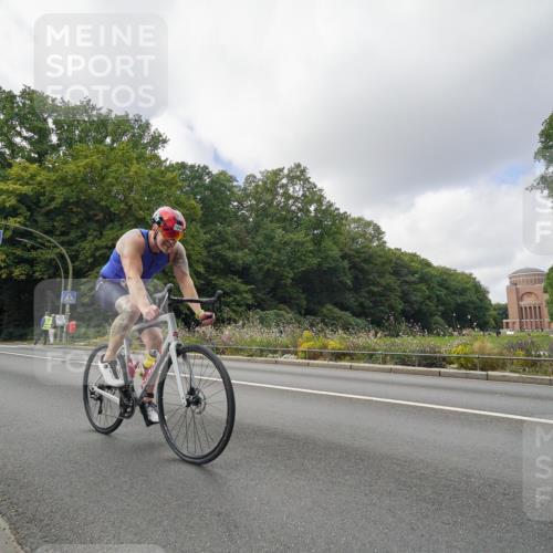 14.09.2025 - Stadtparktriathlon Michael Burmester http://msf.ph/oto/8893323 14.09.2025 11:46:20 Radfahren 943, 1046, 1086, 1099 meine-sportfotos.de