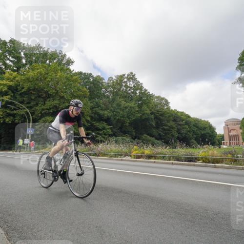 14.09.2025 - Stadtparktriathlon Michael Burmester http://msf.ph/oto/8893327 14.09.2025 11:46:29 Radfahren 943, 1062, 1065, 1086 meine-sportfotos.de
