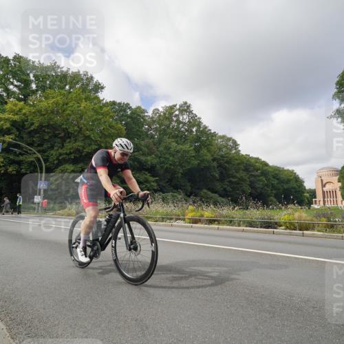 14.09.2025 - Stadtparktriathlon Michael Burmester http://msf.ph/oto/8893336 14.09.2025 11:46:49 Radfahren 984, 1025, 1063, 1087 meine-sportfotos.de