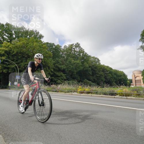 14.09.2025 - Stadtparktriathlon Michael Burmester http://msf.ph/oto/8893338 14.09.2025 11:46:51 Radfahren 984, 1087 meine-sportfotos.de