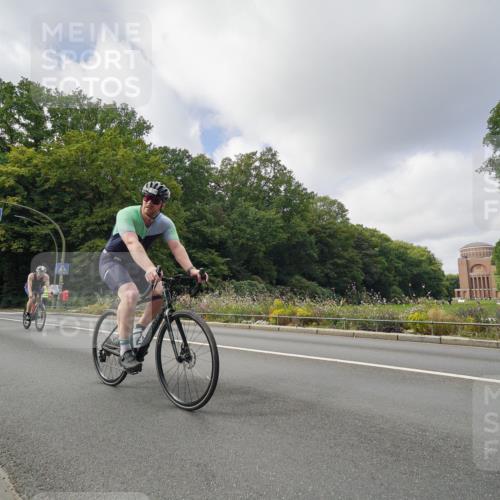 14.09.2025 - Stadtparktriathlon Michael Burmester http://msf.ph/oto/8893340 14.09.2025 11:47:03 Radfahren 937, 940, 955, 1060, 1069, 1073, 1091, 1110, 1120 meine-sportfotos.de