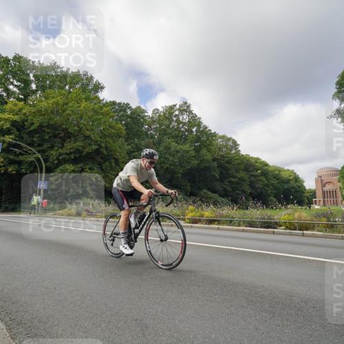 14.09.2025 - Stadtparktriathlon Michael Burmester http://msf.ph/oto/8893346 14.09.2025 11:47:07 Radfahren 937, 940, 955, 998, 1060, 1069, 1073, 1091, 1110, 1120 meine-sportfotos.de