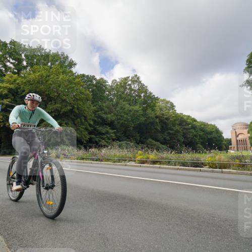 14.09.2025 - Stadtparktriathlon Michael Burmester http://msf.ph/oto/8893353 14.09.2025 11:47:17 Radfahren 998, 1016, 1036, 1091, 1095 meine-sportfotos.de