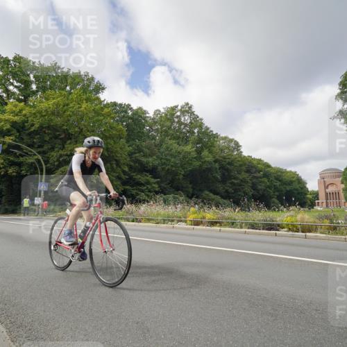 14.09.2025 - Stadtparktriathlon Michael Burmester http://msf.ph/oto/8893359 14.09.2025 11:47:53 Radfahren 949, 1049, 1056 meine-sportfotos.de
