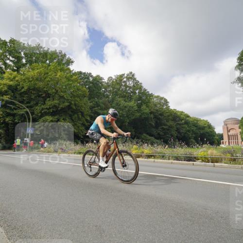 14.09.2025 - Stadtparktriathlon Michael Burmester http://msf.ph/oto/8893362 14.09.2025 11:48:01 Radfahren 927, 952, 960, 1049, 1056, 1116 meine-sportfotos.de