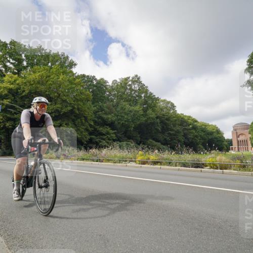 14.09.2025 - Stadtparktriathlon Michael Burmester http://msf.ph/oto/8893363 14.09.2025 11:48:04 Radfahren 927, 952, 960, 1049, 1088, 1116 meine-sportfotos.de
