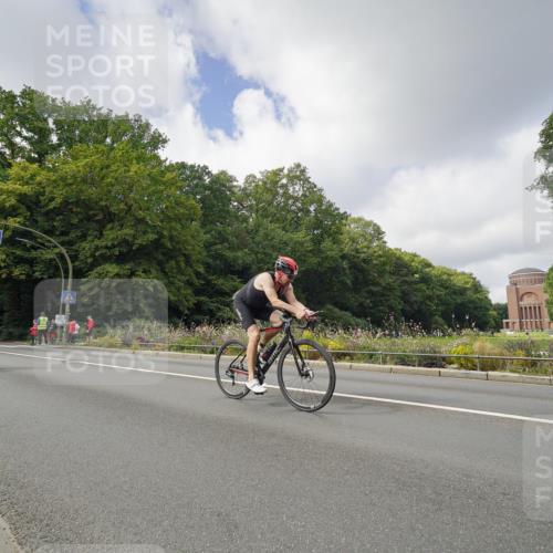 14.09.2025 - Stadtparktriathlon Michael Burmester http://msf.ph/oto/8893365 14.09.2025 11:48:08 Radfahren 927, 952, 960, 1006, 1088, 1116 meine-sportfotos.de