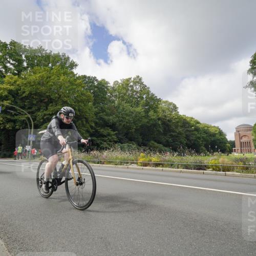 14.09.2025 - Stadtparktriathlon Michael Burmester http://msf.ph/oto/8893366 14.09.2025 11:48:09 Radfahren 927, 952, 960, 1006, 1088, 1116 meine-sportfotos.de
