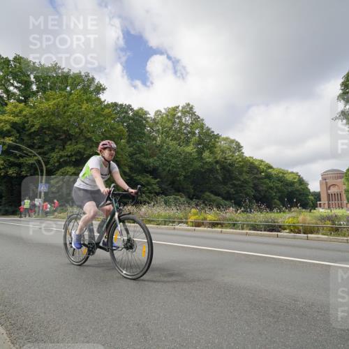 14.09.2025 - Stadtparktriathlon Michael Burmester http://msf.ph/oto/8893368 14.09.2025 11:48:10 Radfahren 927, 952, 960, 1006, 1035, 1088, 1116 meine-sportfotos.de