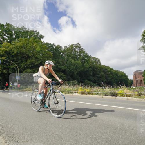 14.09.2025 - Stadtparktriathlon Michael Burmester http://msf.ph/oto/8893380 14.09.2025 11:48:30 Radfahren 964, 967, 1053, 1089 meine-sportfotos.de
