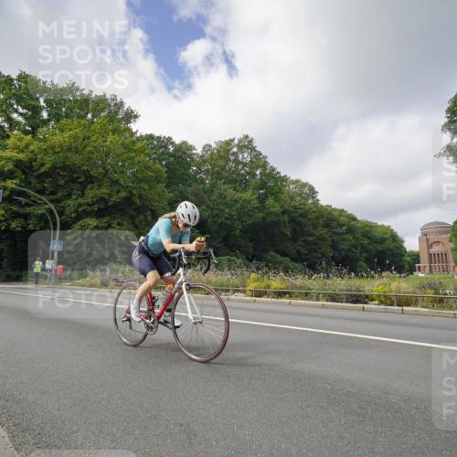 14.09.2025 - Stadtparktriathlon Michael Burmester http://msf.ph/oto/8893381 14.09.2025 11:48:40 Radfahren 950, 951, 992, 1022, 1071 meine-sportfotos.de