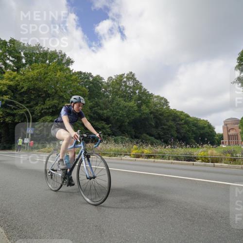 14.09.2025 - Stadtparktriathlon Michael Burmester http://msf.ph/oto/8893383 14.09.2025 11:48:42 Radfahren 950, 951, 992, 1022, 1071 meine-sportfotos.de
