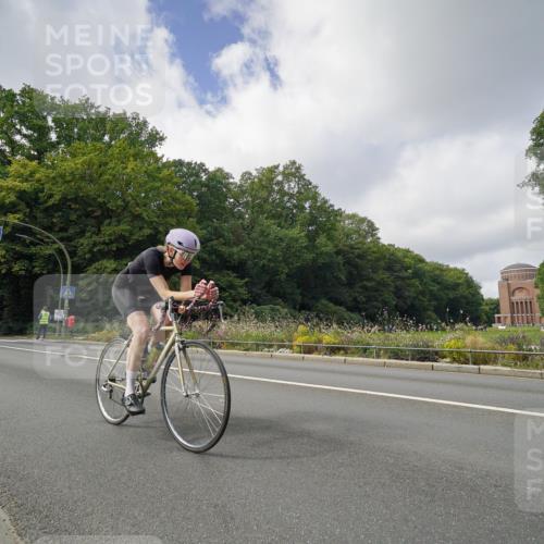 14.09.2025 - Stadtparktriathlon Michael Burmester http://msf.ph/oto/8893384 14.09.2025 11:48:43 Radfahren 950, 951, 992, 1022, 1071 meine-sportfotos.de