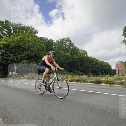 14.09.2025 - Stadtparktriathlon Michael Burmester http://msf.ph/oto/8893386 14.09.2025 11:48:45 Radfahren 950, 951, 992, 1022, 1071 meine-sportfotos.de