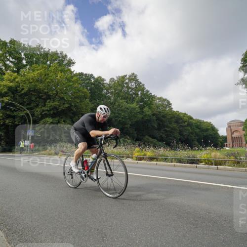 14.09.2025 - Stadtparktriathlon Michael Burmester http://msf.ph/oto/8893387 14.09.2025 11:48:48 Radfahren 951, 1019, 1022, 1071 meine-sportfotos.de