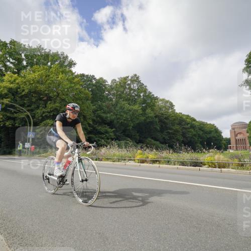 14.09.2025 - Stadtparktriathlon Michael Burmester http://msf.ph/oto/8893390 14.09.2025 11:48:58 Radfahren 929, 942, 957, 1019, 1092 meine-sportfotos.de
