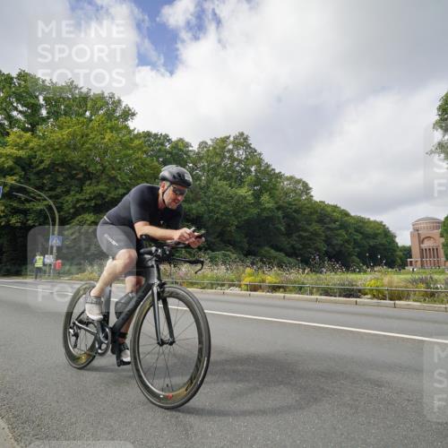 14.09.2025 - Stadtparktriathlon Michael Burmester http://msf.ph/oto/8893394 14.09.2025 11:49:07 Radfahren 942, 945, 957, 966, 1072, 1076, 1092 meine-sportfotos.de