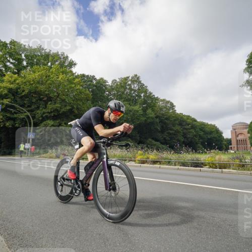 14.09.2025 - Stadtparktriathlon Michael Burmester http://msf.ph/oto/8893395 14.09.2025 11:49:08 Radfahren 942, 945, 966, 1072, 1076, 1092 meine-sportfotos.de