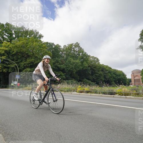 14.09.2025 - Stadtparktriathlon Michael Burmester http://msf.ph/oto/8893401 14.09.2025 11:49:17 Radfahren 945, 1001, 1002, 1023, 1076, 1082, 1113 meine-sportfotos.de