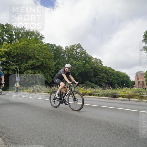 14.09.2025 - Stadtparktriathlon Michael Burmester http://msf.ph/oto/8893412 14.09.2025 11:49:43 Radfahren 1015, 1061, 1098, 1119 meine-sportfotos.de