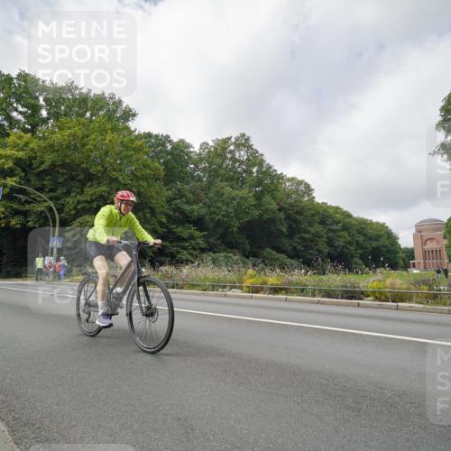 14.09.2025 - Stadtparktriathlon Michael Burmester http://msf.ph/oto/8893417 14.09.2025 11:49:59 Radfahren 979, 1007, 1084, 1103, 1121 meine-sportfotos.de