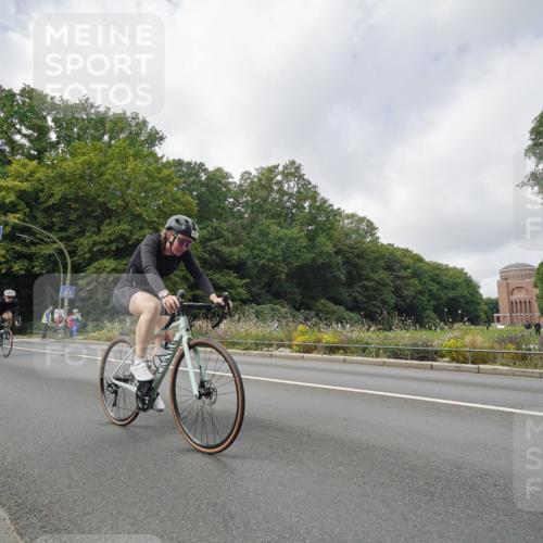 14.09.2025 - Stadtparktriathlon Michael Burmester http://msf.ph/oto/8893418 14.09.2025 11:50:04 Radfahren 958, 979, 1007, 1077, 1084, 1103, 1121 meine-sportfotos.de
