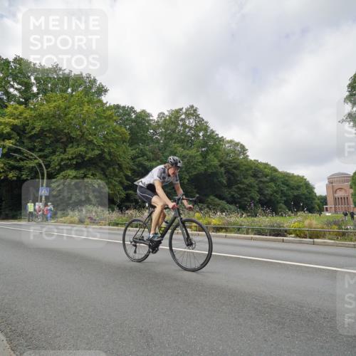 14.09.2025 - Stadtparktriathlon Michael Burmester http://msf.ph/oto/8893421 14.09.2025 11:50:05 Radfahren 935, 958, 979, 1007, 1077, 1084, 1103, 1121 meine-sportfotos.de