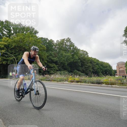 14.09.2025 - Stadtparktriathlon Michael Burmester http://msf.ph/oto/8893422 14.09.2025 11:50:08 Radfahren 935, 958, 969, 978, 979, 1077, 1084, 1103, 1121 meine-sportfotos.de