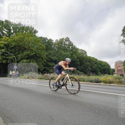 14.09.2025 - Stadtparktriathlon Michael Burmester http://msf.ph/oto/8893425 14.09.2025 11:50:11 Radfahren 935, 958, 969, 978, 1075, 1077, 1084, 1103, 1121 meine-sportfotos.de