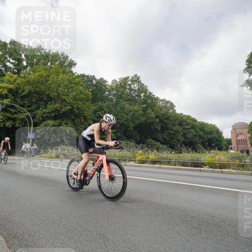 14.09.2025 - Stadtparktriathlon Michael Burmester http://msf.ph/oto/8893426 14.09.2025 11:50:13 Radfahren 935, 958, 969, 978, 1075, 1077, 1121 meine-sportfotos.de