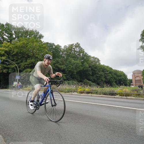 14.09.2025 - Stadtparktriathlon Michael Burmester http://msf.ph/oto/8893429 14.09.2025 11:50:17 Radfahren 934, 935, 969, 978, 1075 meine-sportfotos.de