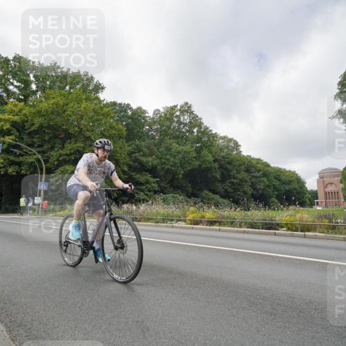 14.09.2025 - Stadtparktriathlon Michael Burmester http://msf.ph/oto/8893432 14.09.2025 11:50:26 Radfahren 934, 941, 970, 1068 meine-sportfotos.de