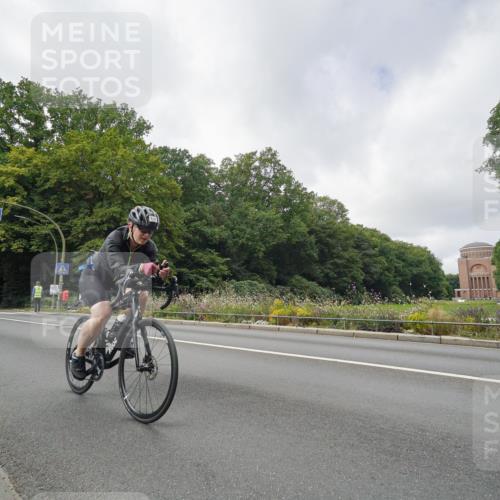 14.09.2025 - Stadtparktriathlon Michael Burmester http://msf.ph/oto/8893434 14.09.2025 11:50:34 Radfahren 941, 970, 990, 1066 meine-sportfotos.de