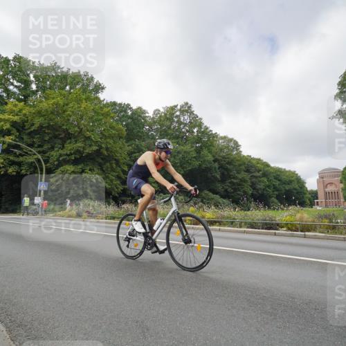 14.09.2025 - Stadtparktriathlon Michael Burmester http://msf.ph/oto/8893438 14.09.2025 11:50:44 Radfahren 986, 990, 1029, 1109 meine-sportfotos.de