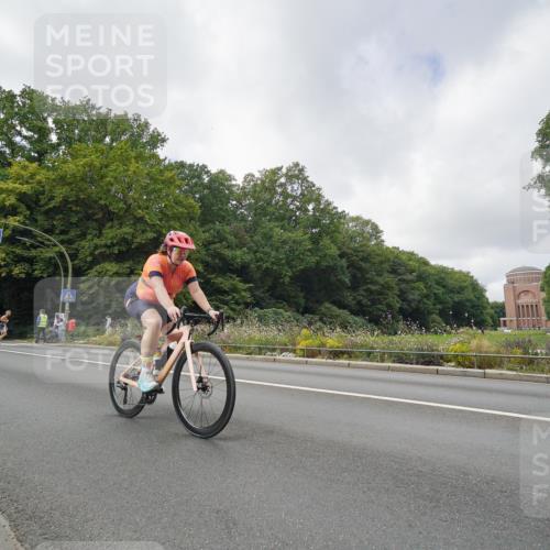14.09.2025 - Stadtparktriathlon Michael Burmester http://msf.ph/oto/8893440 14.09.2025 11:50:45 Radfahren 986, 990, 1029, 1109 meine-sportfotos.de