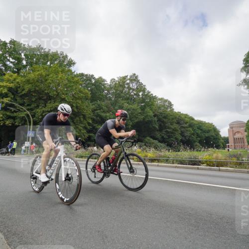 14.09.2025 - Stadtparktriathlon Michael Burmester http://msf.ph/oto/8893444 14.09.2025 11:50:57 Radfahren 926, 936, 980, 1000, 1026, 1027, 1029, 1059, 1112 meine-sportfotos.de